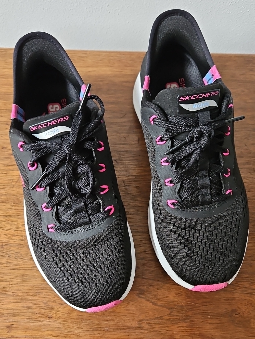 Skechers Women’s Black with Pink Accent Arch Fit Athletic Sneakers